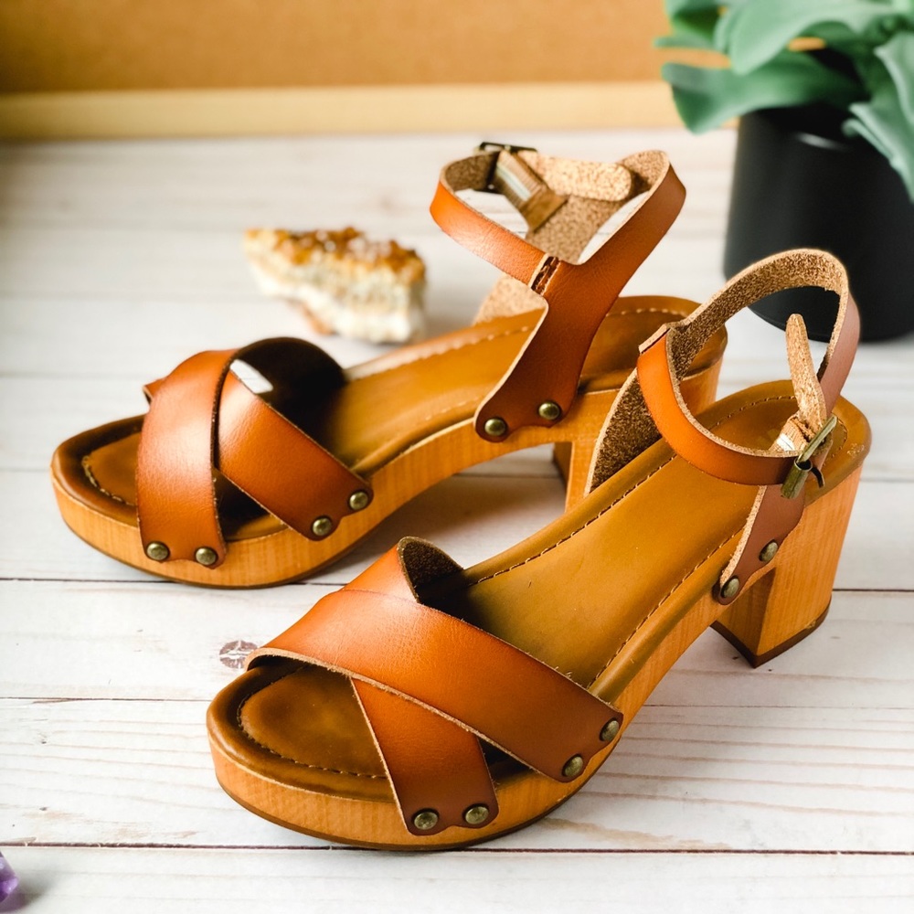 MIA PU LEATHER PLATFORM CLOGS